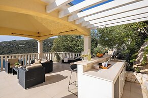 Breathtaking Panorama Villa Vese