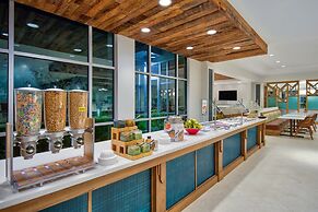 Fairfield by Marriott Inn & Suites Orlando at FLAMINGO CROSSINGS(r) To