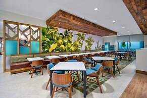 Fairfield by Marriott Inn & Suites Orlando at FLAMINGO CROSSINGS(r) To
