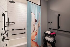 Moxy Portland Downtown