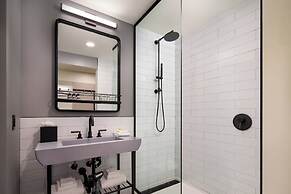 Moxy Portland Downtown