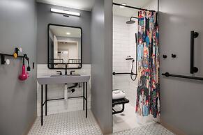 Moxy Portland Downtown