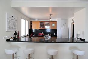 Paul do Mar Charming Apartment T2