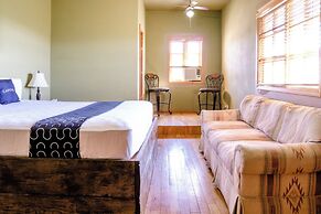 Capital O Hotel Villa Azura