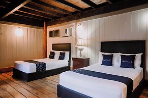 Capital O Hotel Villa Azura