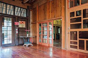 Capital O Hotel Villa Azura