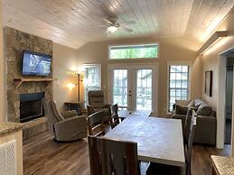 Carr's Northside Motel and Cottages