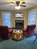 Carr's Northside Motel and Cottages