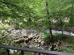 Carr's Northside Motel and Cottages