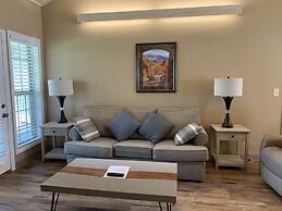 Carr's Northside Motel and Cottages