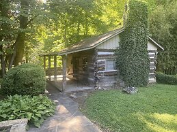 Carr's Northside Motel and Cottages