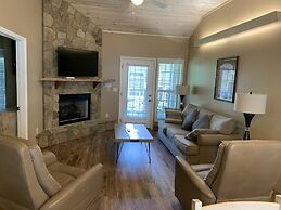 Carr's Northside Motel and Cottages