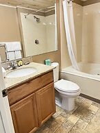 Carr's Northside Motel and Cottages