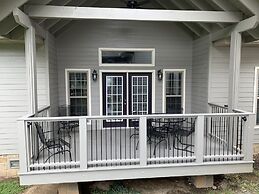 Carr's Northside Motel and Cottages