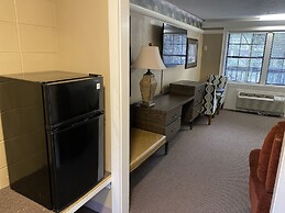 Carr's Northside Motel and Cottages