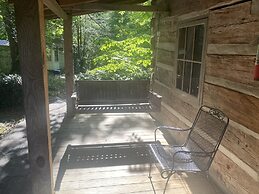 Carr's Northside Motel and Cottages