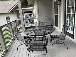 Carr's Northside Motel and Cottages