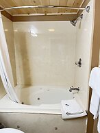 Carr's Northside Motel and Cottages