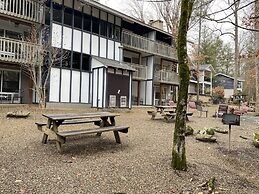 Carr's Northside Motel and Cottages