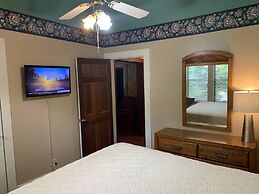 Carr's Northside Motel and Cottages