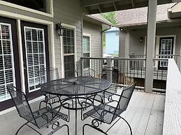 Carr's Northside Motel and Cottages