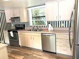 Carr's Northside Motel and Cottages