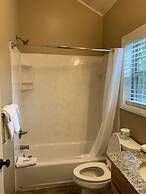 Carr's Northside Motel and Cottages