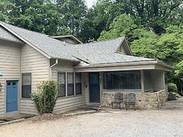 Carr's Northside Motel and Cottages