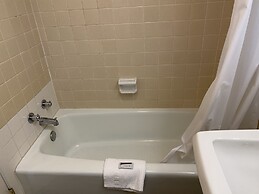 Carr's Northside Motel and Cottages