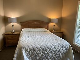 Carr's Northside Motel and Cottages