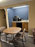 Carr's Northside Motel and Cottages