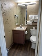 Carr's Northside Motel and Cottages