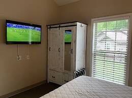 Carr's Northside Motel and Cottages