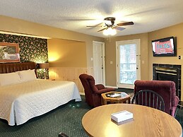 Carr's Northside Motel and Cottages