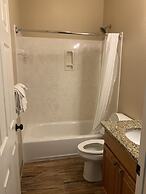 Carr's Northside Motel and Cottages