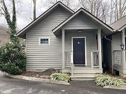 Carr's Northside Motel and Cottages
