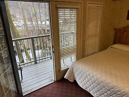 Carr's Northside Motel and Cottages