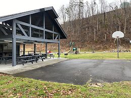 Carr's Northside Motel and Cottages