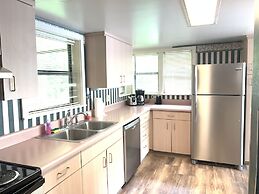 Carr's Northside Motel and Cottages