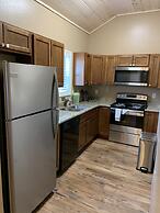 Carr's Northside Motel and Cottages