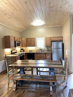 Carr's Northside Motel and Cottages