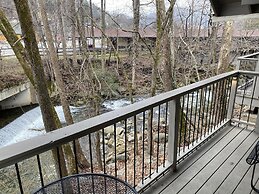 Carr's Northside Motel and Cottages