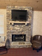 Carr's Northside Motel and Cottages