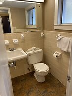 Carr's Northside Motel and Cottages