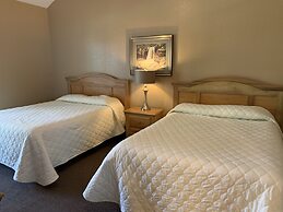 Carr's Northside Motel and Cottages