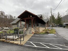 Carr's Northside Motel and Cottages