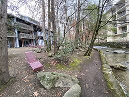 Carr's Northside Motel and Cottages