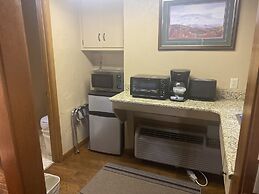 Carr's Northside Motel and Cottages