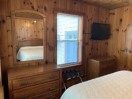 Carr's Northside Motel and Cottages