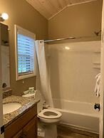 Carr's Northside Motel and Cottages